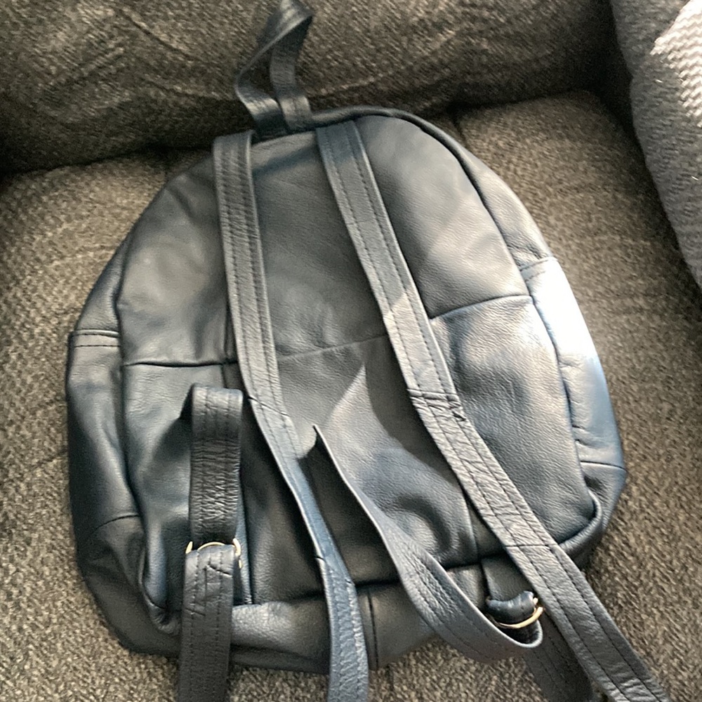 Back pack - Picture 3 of 3